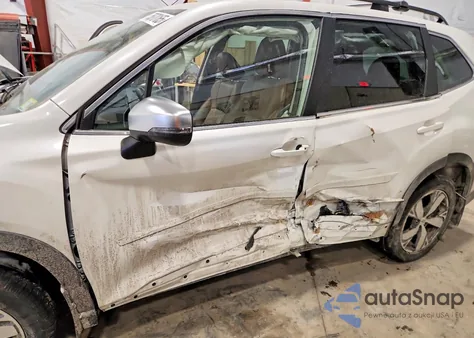 2020 Subaru Forester Touring z USA, uszkodzony, nr VIN JF2SKAXC2LH569576